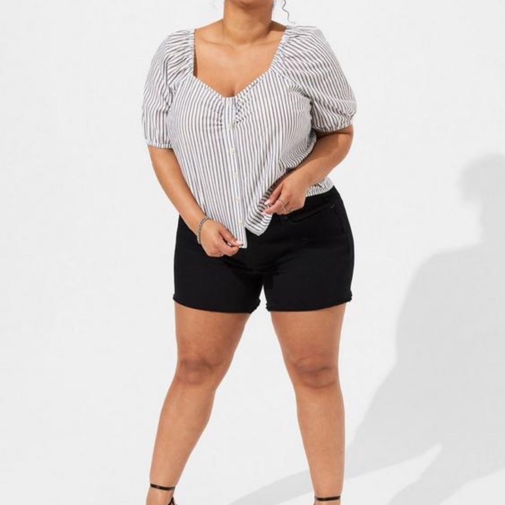 Torrid Seersucker Button Front Crop Top